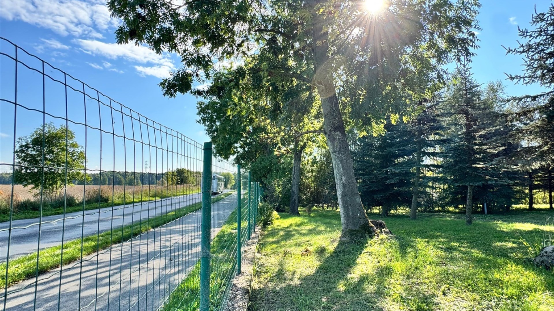 Działka na sprzedaż